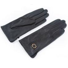 Gants de cuir fantaisie à la main avec la ceinture en cuir